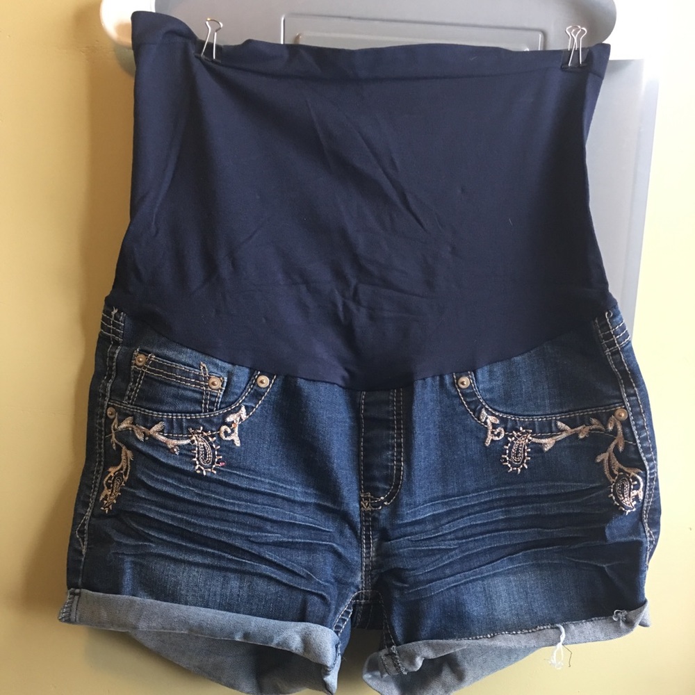 Rolled maternity jean shorts